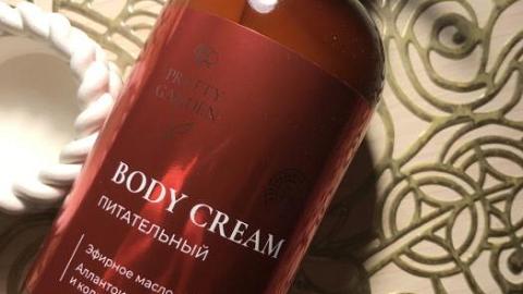 Отзыв: Питательный крем для рук и тела, который делает кожу мягкой и бархатистой.