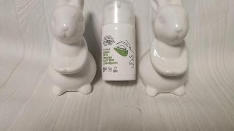 Отзыв: Натуральные жидкие патчи для кожи вокруг глаз с фукоиданом от SIBERINA. Эти патчи моё спасение. Результат отличный дают. Минус: нежелательный компонент в составе.