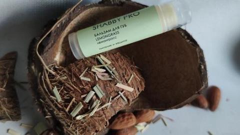 Отзыв: Бальзам для губ с ароматом лемонграсса от SHABBY PRO.