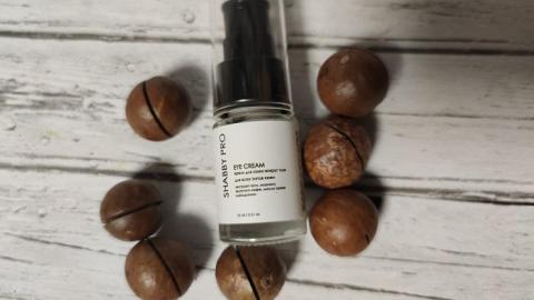 Отзыв: Крем для кожи вокруг глаз с экстрактом чаги увлажняющий от отёков от SHABBY PRO.