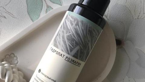 Отзыв: Гидролат розмарина, который отлично укрепляет волосы и имеет приятный аромат.