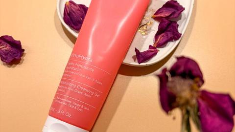 Отзыв: Очищающий гель для сухой и чувствительной кожи  