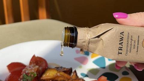 Отзыв: Сыродавленное миндальное масло с белым трюфелем Trawa. Рецепт тёплого салата из баклажанов с помидорами.