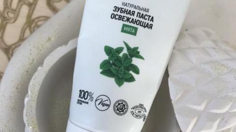 Отзыв: Зубная паста, с ароматом и вкусом мяты, отличный уход для ежедневного использования.