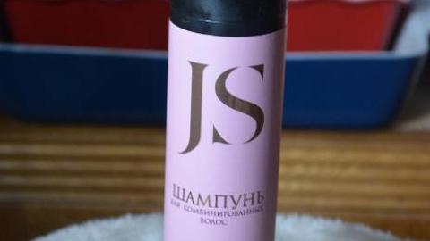 Отзыв: Мягкий шампунь с приятным ягодным ароматом. Прикорневой объем, гладкость и блеск волос.😍