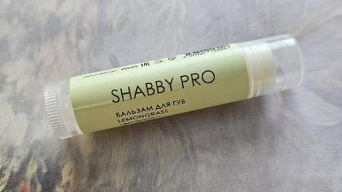 Отзыв: Цитрус на губах создает новогоднее настроение и спасает мои губы от холода