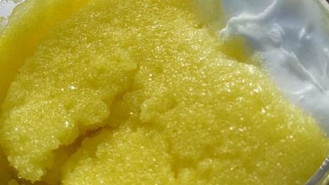 Отзыв: Скраб, напоминающий перетертое манго, которое ухаживает, очаровывает ароматом и питает кожу!