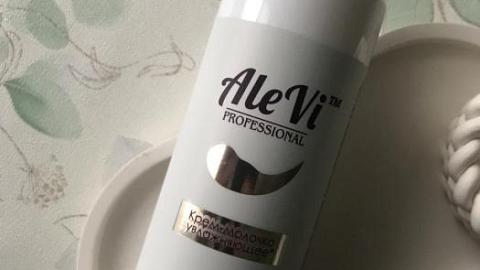 Отзыв: Лёгкое крем-молочко для тела, с очень приятным цветочным ароматом.