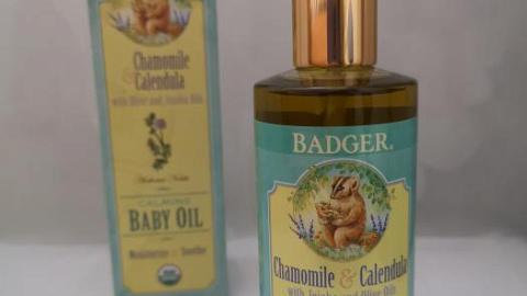 Отзыв: Успокаивающее органическое масло для младенцев, с ароматом ромашки и календулы от Badger Company,