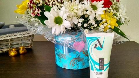 Отзыв: Длительное увлажнение кожи рук вместе с Arnebia selection.