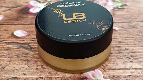 Отзыв: Такой крем-воск никогда не будет лишним. Эффективен для ухода за любой зоной с сухой кожей.