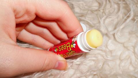 Отзыв: Бальзам для губ с гранатом, пчелиным воском и витамином E Sierra Bees