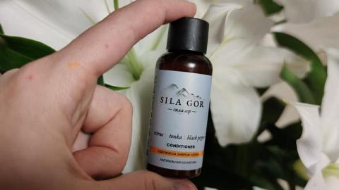 Отзыв: Бальзам-кондиционер для волос Sila Gor №1 Citrus, Tonka, Black Pepper от Краснополянская косметика. Волосы после него выглядят идеально.