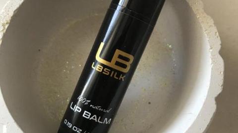 Отзыв: Бальзам для губ с очень приятным ароматом.