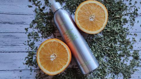 Отзыв: Кондиционер для объёма и уплотнения тонких волос от Smorodina. Волосы после использования выглядят превосходно. Подробный отзыв, в котором я сравниваю другие кондиционеры Smorodina с этим.