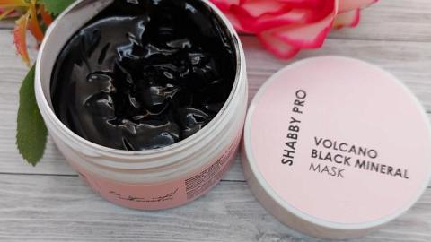 Отзыв: Милая нежно-розовая баночка с неожиданно тёмным средством внутри