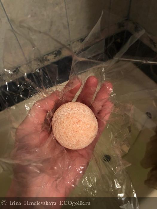 натуральная бомбочка для ванны Ягодная с эфирными маслами, бурлящий шар-гейзер - отзыв Экоблогера Irina Hmelevskaya