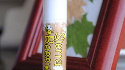 Отзыв: Органический бальзам для губ с маслом какао Sierra Bees